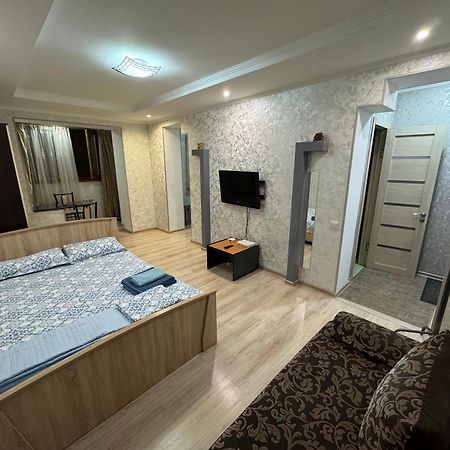 One-Room Apartment Opposite Almaty Airport Turksib Exterior foto